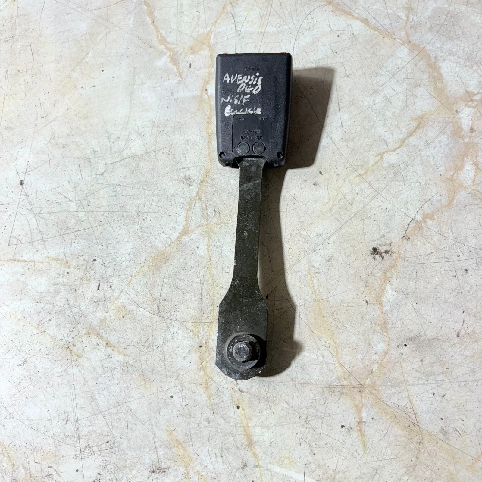 2009-2012 TOYOTA AVENSIS 2L D4D PASSENGER SIDE FRONT LEFT SEAT BELT BUCKLE