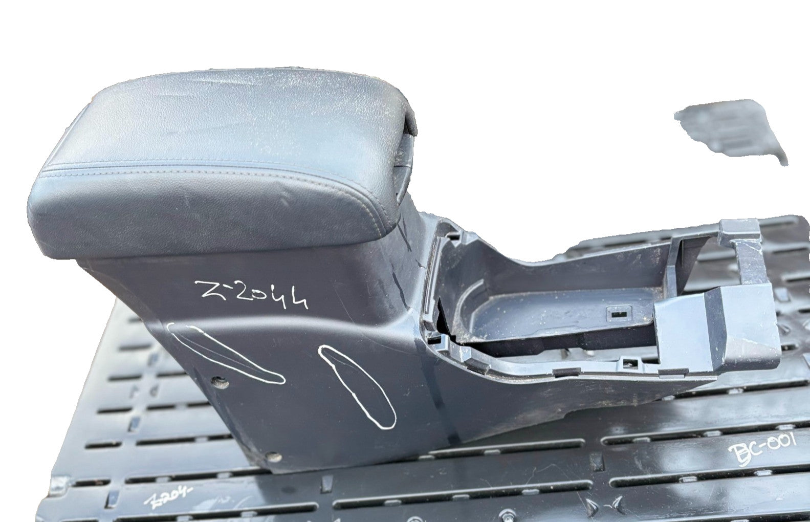 Mitsubishi Outlander MK2 CW 2007-2012 Centre Console Armrest 8011A083/4-1