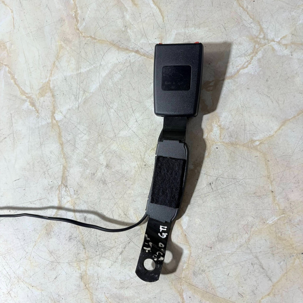 VW Polo GTi Passengers Side Front Seat Belt Catch 6R0857755D