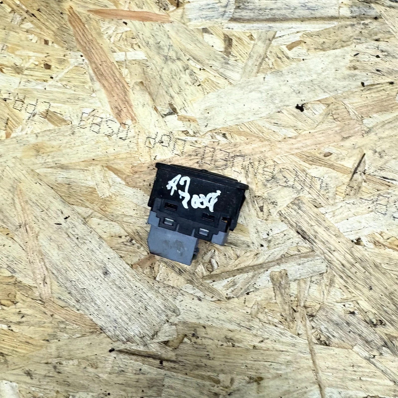 Audi A3 8P Alarm Tow-Away Switch Button Bezel Driver Door 2004-2013 8P0959527