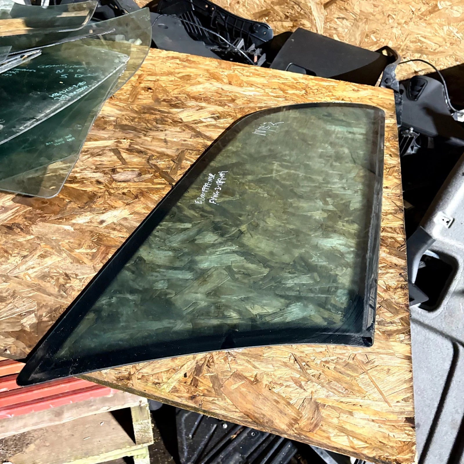 MERCEDES BENZ E CLASS E300 REAR LEFT PASSENGER SIDE WINDOW QUARTER GLASS 1999