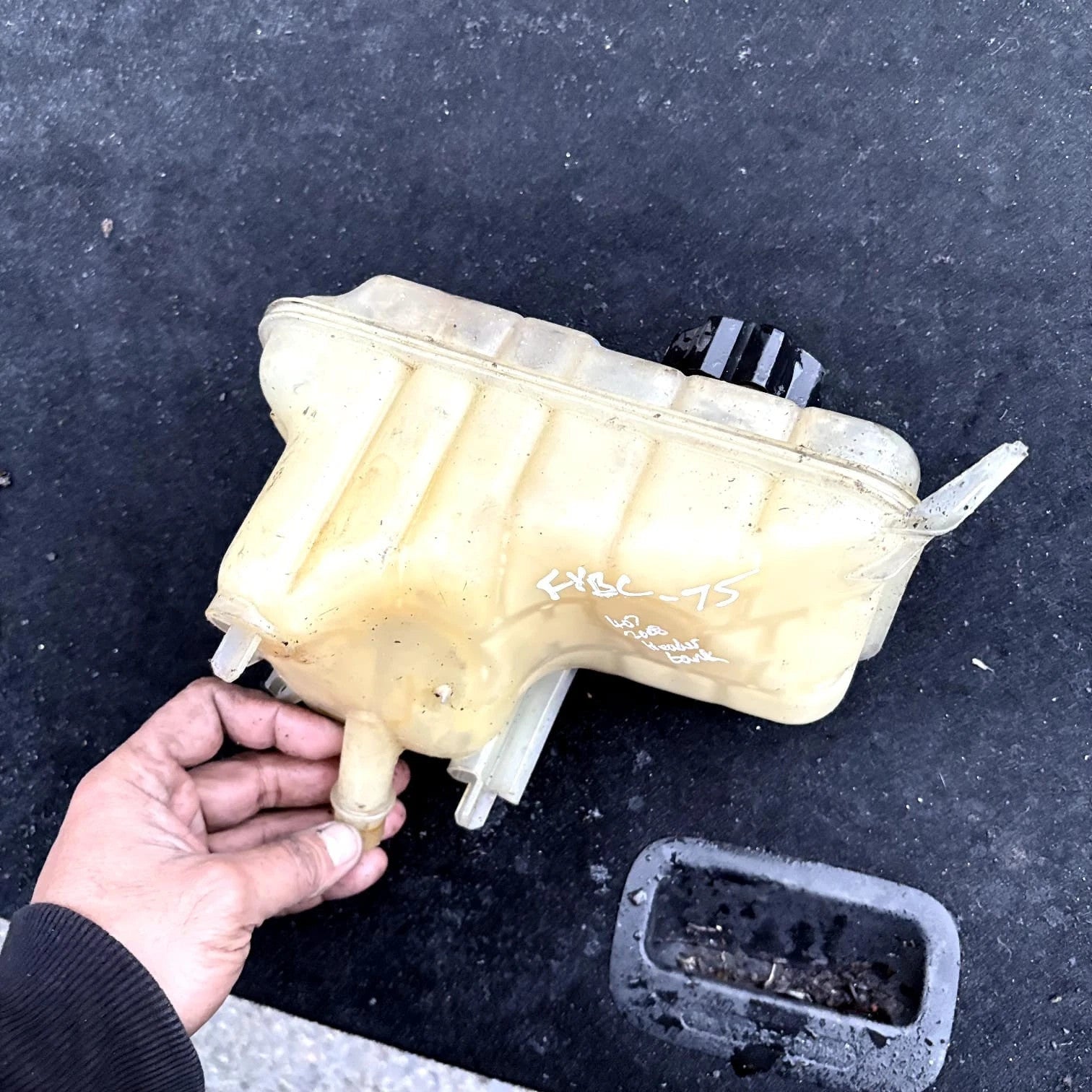 Expansion Tank coolant (RADIATOR EXPANSION TANK BOTTLE )for Ci UK1289042-26 2008