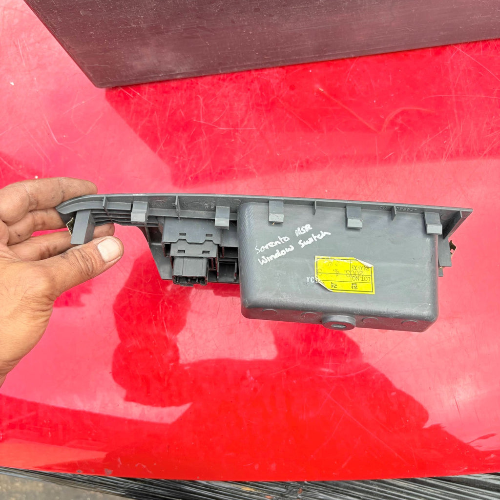 KIA SORENTO DOOR ELECTRIC WINDOW SWITCH LEFT REAR N/S/R 478520-1110