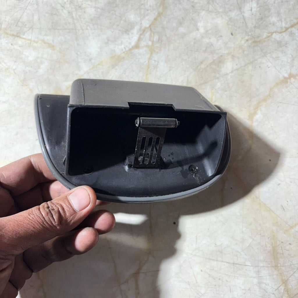 2001-2006 Hyundai Santa Fe Rear Center Console Ash Tray Ashtray Assembly
