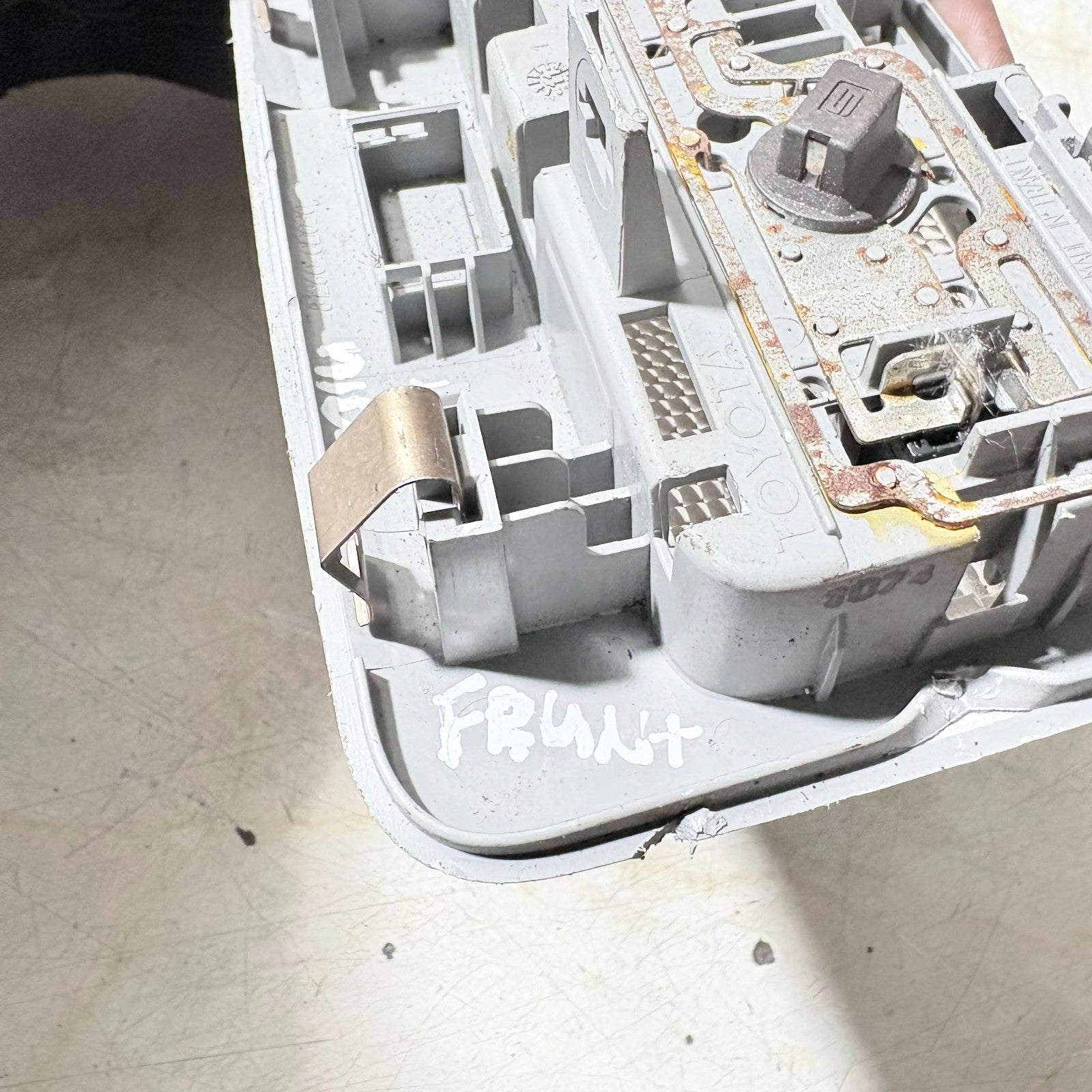 2006–2011 Toyota Yaris Interior Middle Roof Light 81260-0D030