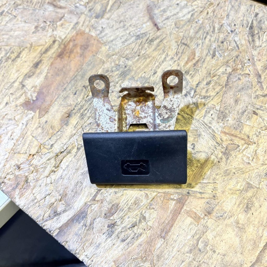 142 NISSAN MICRA K12 CONVERTIBLE C+C. BONNET RELEASE LATCH HANDLE