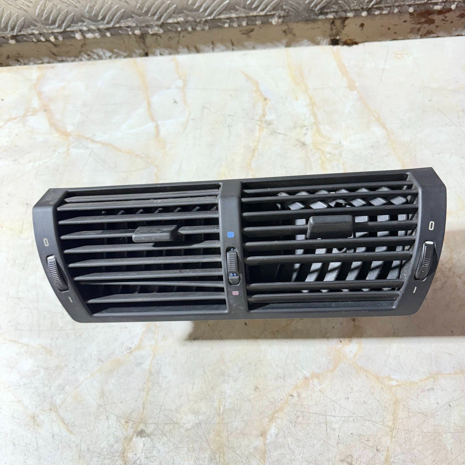 BMW X5 E53 2000-2006 Centre Dashboard Air Vent 8402221
