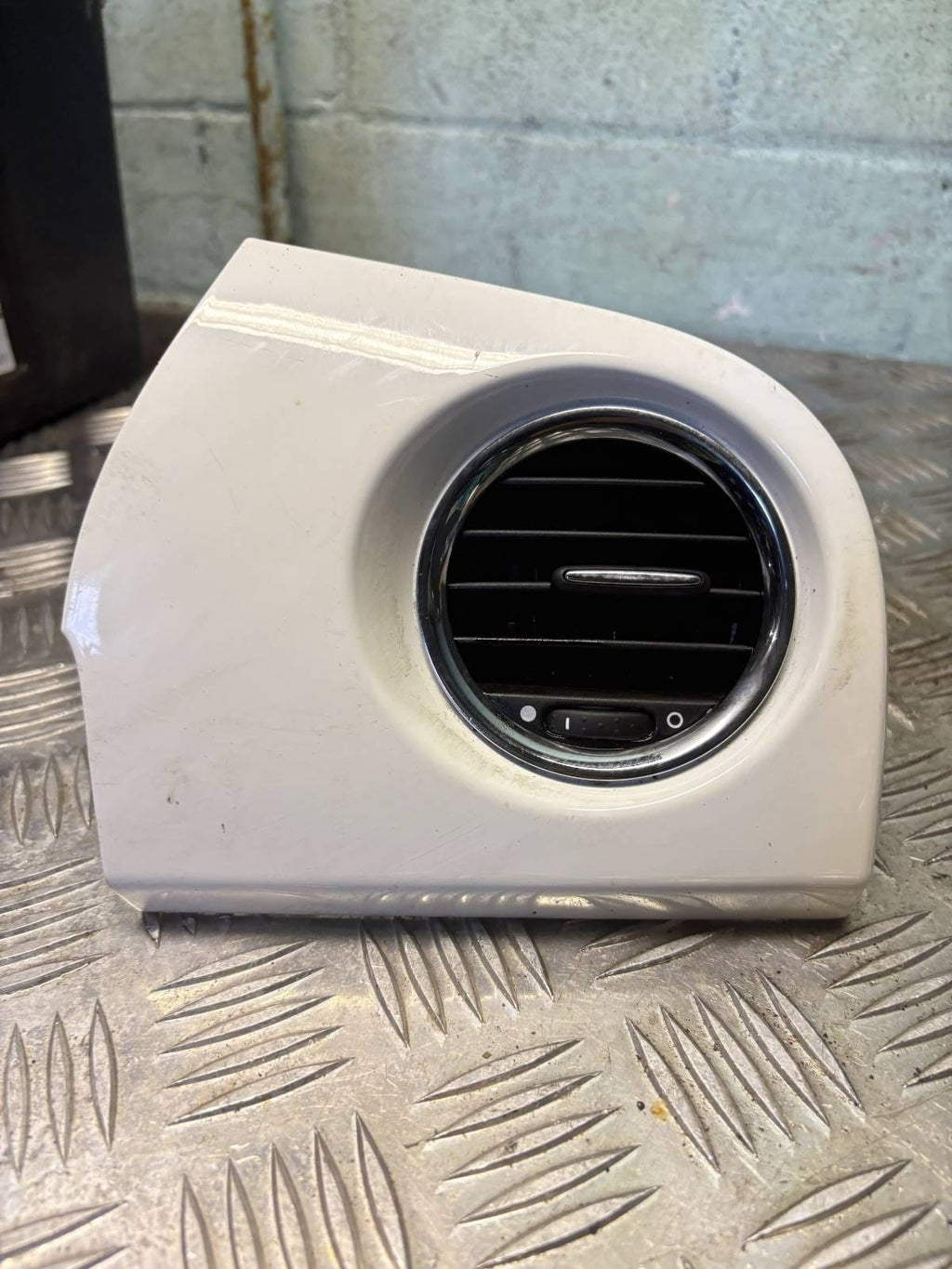 Fiat 500 2007-2015 RHD Driver Right Front Dash Air Vent Trim 51803291