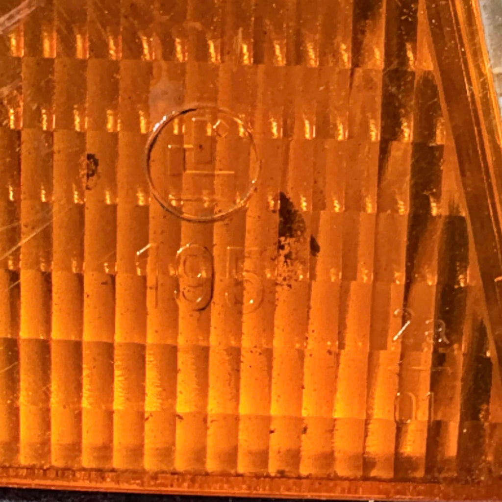 BMW E36 3 SERIES 4DR SALOON 1990-1998 RIGHT REAR TAIL LIGHT AMBER 63211387362