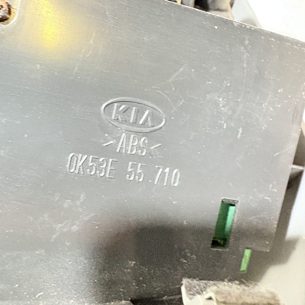 0K53E55710 Kia Sorento MK1 02-06 Front Interior Roof Map Light Switch Console