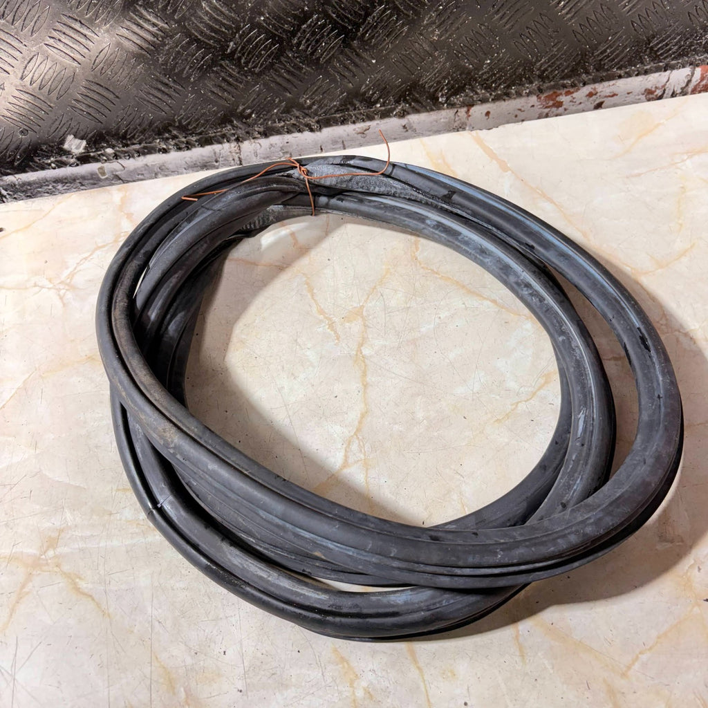 AUDI A3 S3 RS3 8V 2012-2020 FRONT LEFT DOOR WEATHERSTRIP RUBBER SEAL 8V4831721