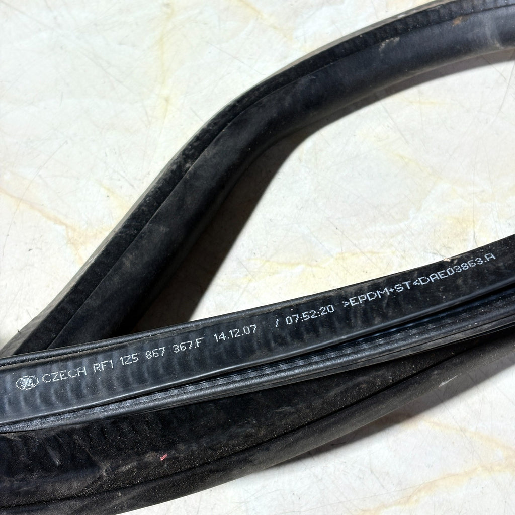 Skoda Octavia VRS MK2 2004-2013 Right Rear Offside Door Rubber Seal 1Z5867367F