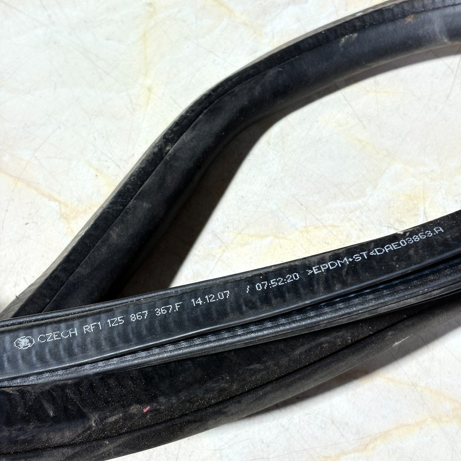Skoda Octavia VRS MK2 2004-2013 Right Rear Offside Door Rubber Seal 1Z5867367F
