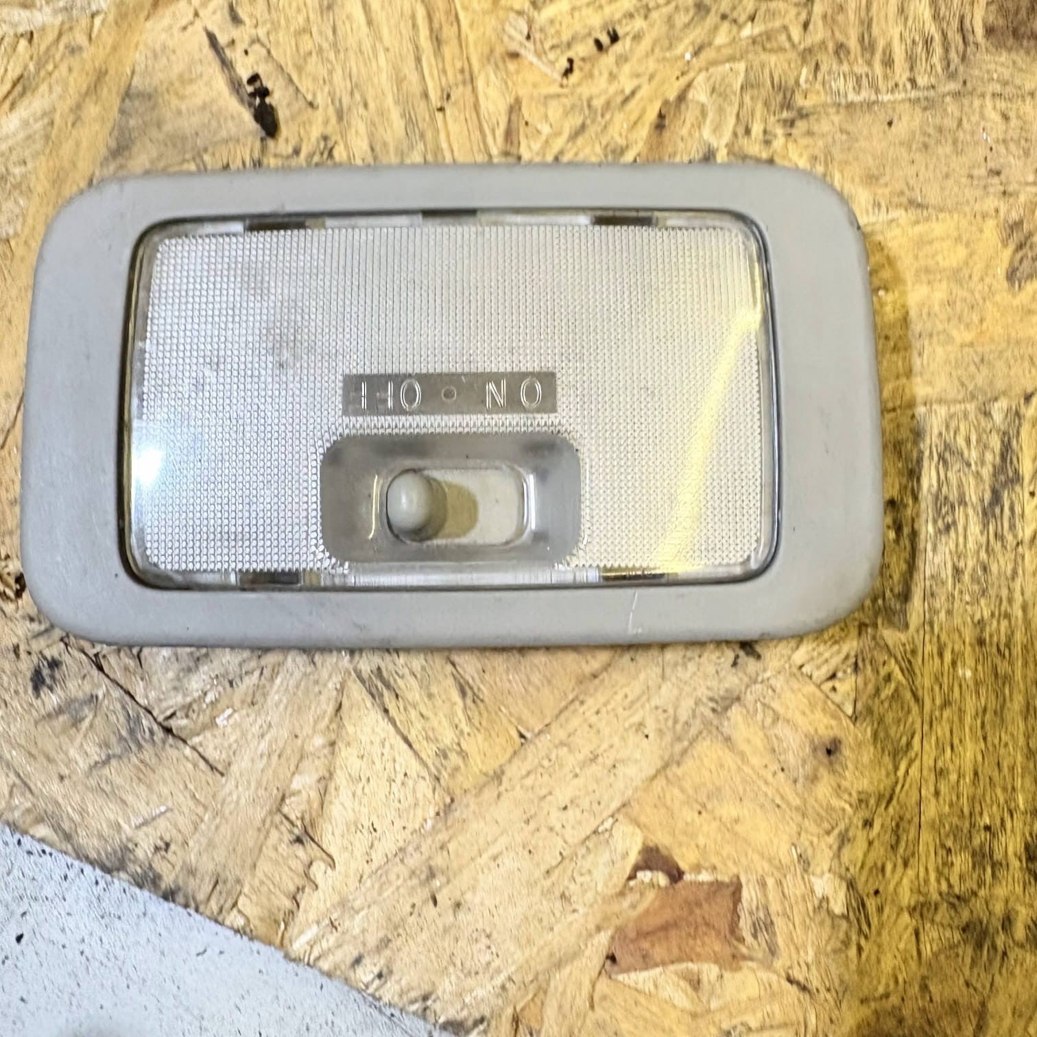 Mitsubishi Shogun MK3 00-06 Rear Roof Interior Reading Light Lamp Dome OEM