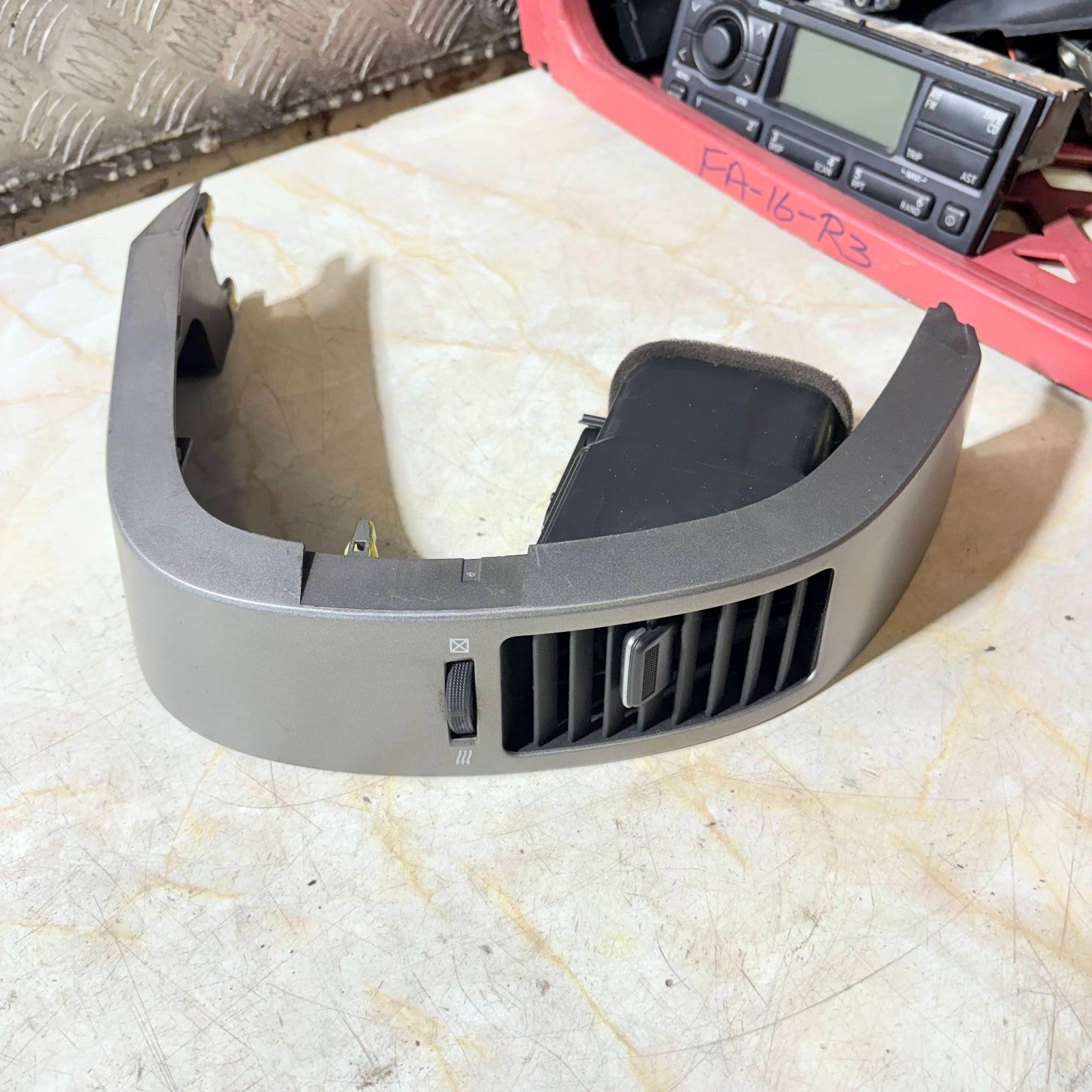 TOYOTA PRIUS DASHBOARD AIR VENT PASSENGER SIDE 1997-2003