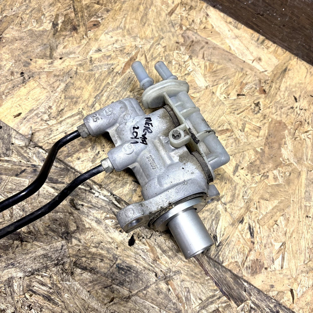 Vauxhall Opel Meriva 2011 Brake Master Cylinder UK552566-33 Stock 6977