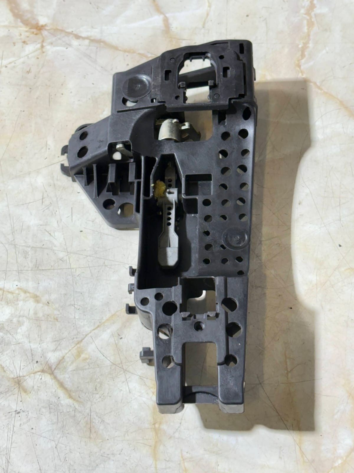 2012 AUDI A5 S5 COUPE RIGHT PASSENGER SIDE EXTERIOR DOOR HANDLE BRACKET