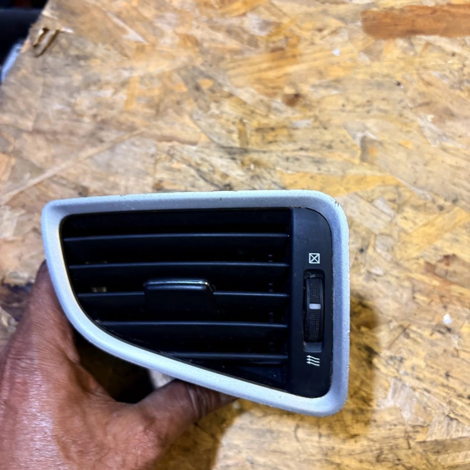 SUZUKI SX4S-CROSS MOTION BJET MHEV 1.4 PET DASHBOARD AIR VENT73630-61M00 NSF2015
