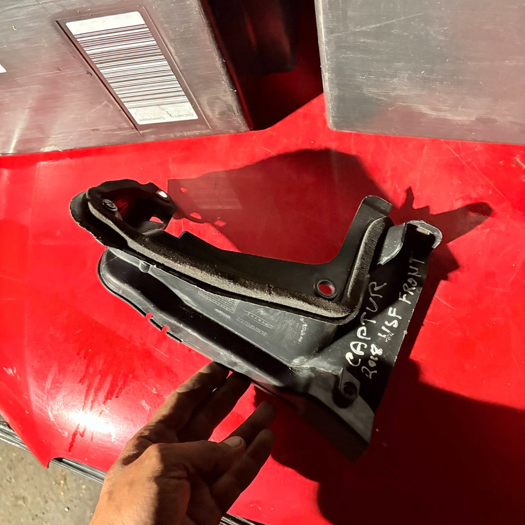 Renault Captur 2013-2019 Left Side Front Closure Cowl 668638829R