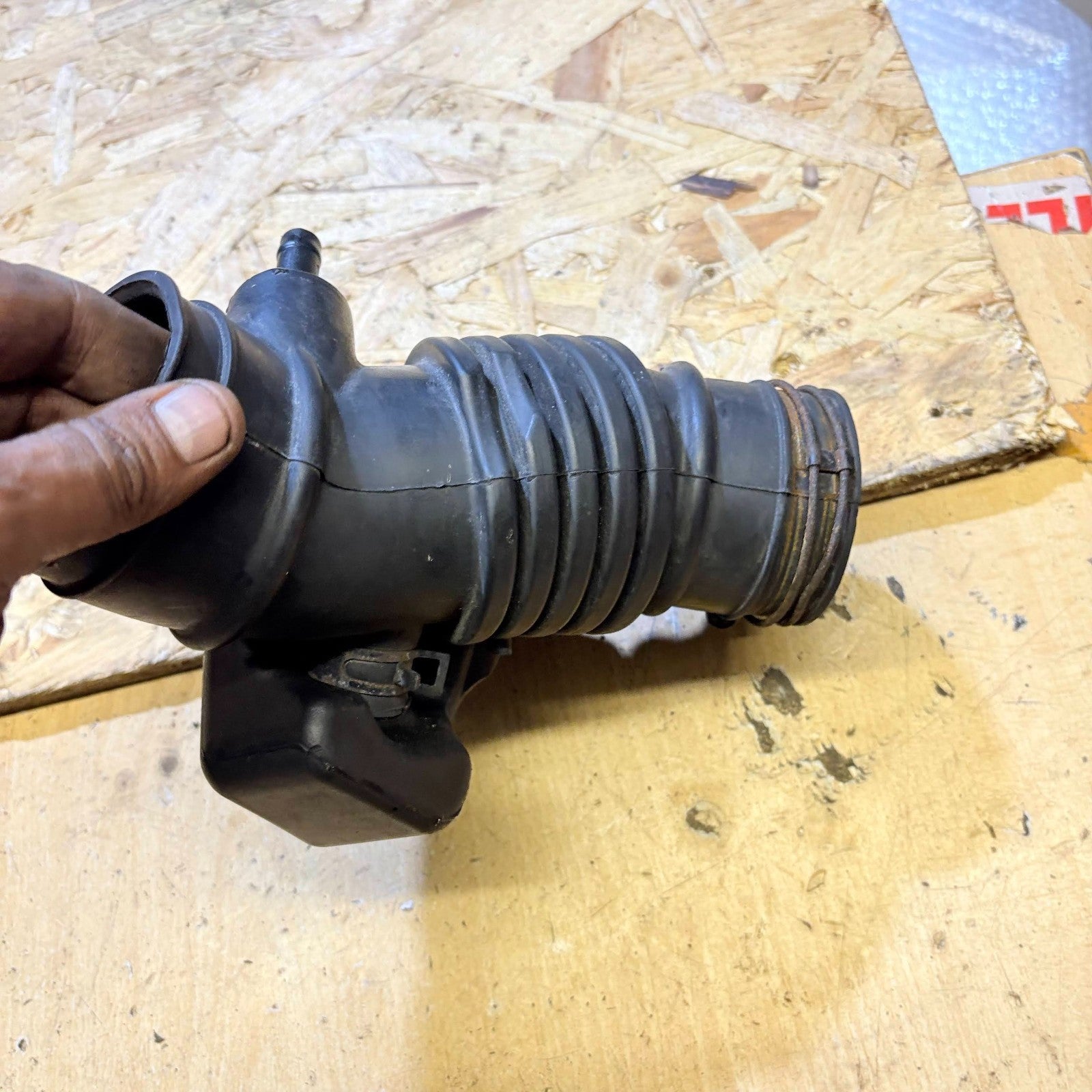 Hyundai i20 2011 Intake Pants (Air Pipe)(Air Pipe) 281381j1001