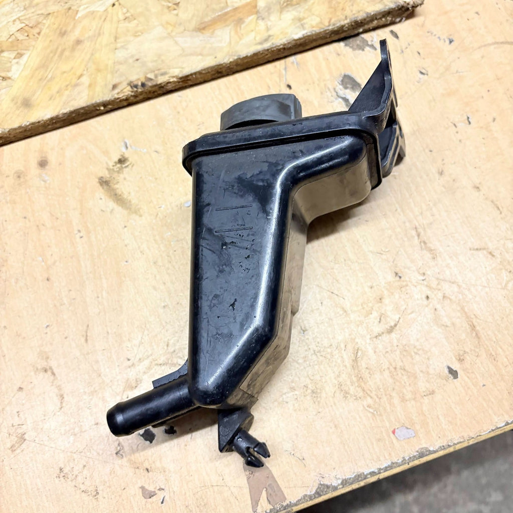 Audi A4 2009 Power steering fluid tank reservoir 8E0422373B