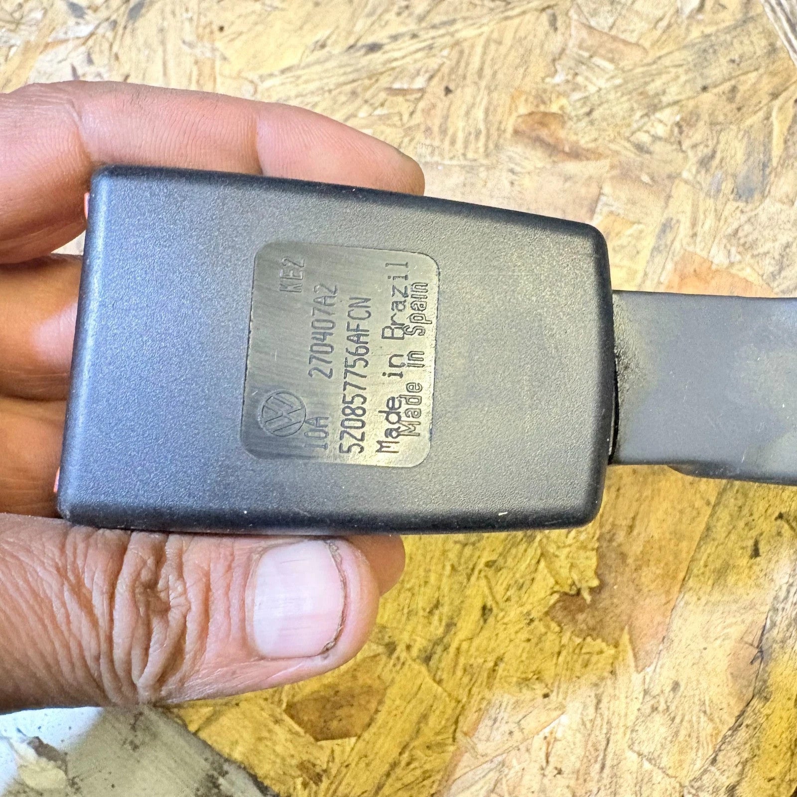 VOLKSWAGEN FOX 2005-2011 SEAT BELT CLIP FRONT RIGHT DRIVER SIDE 5Z0857756AFCN