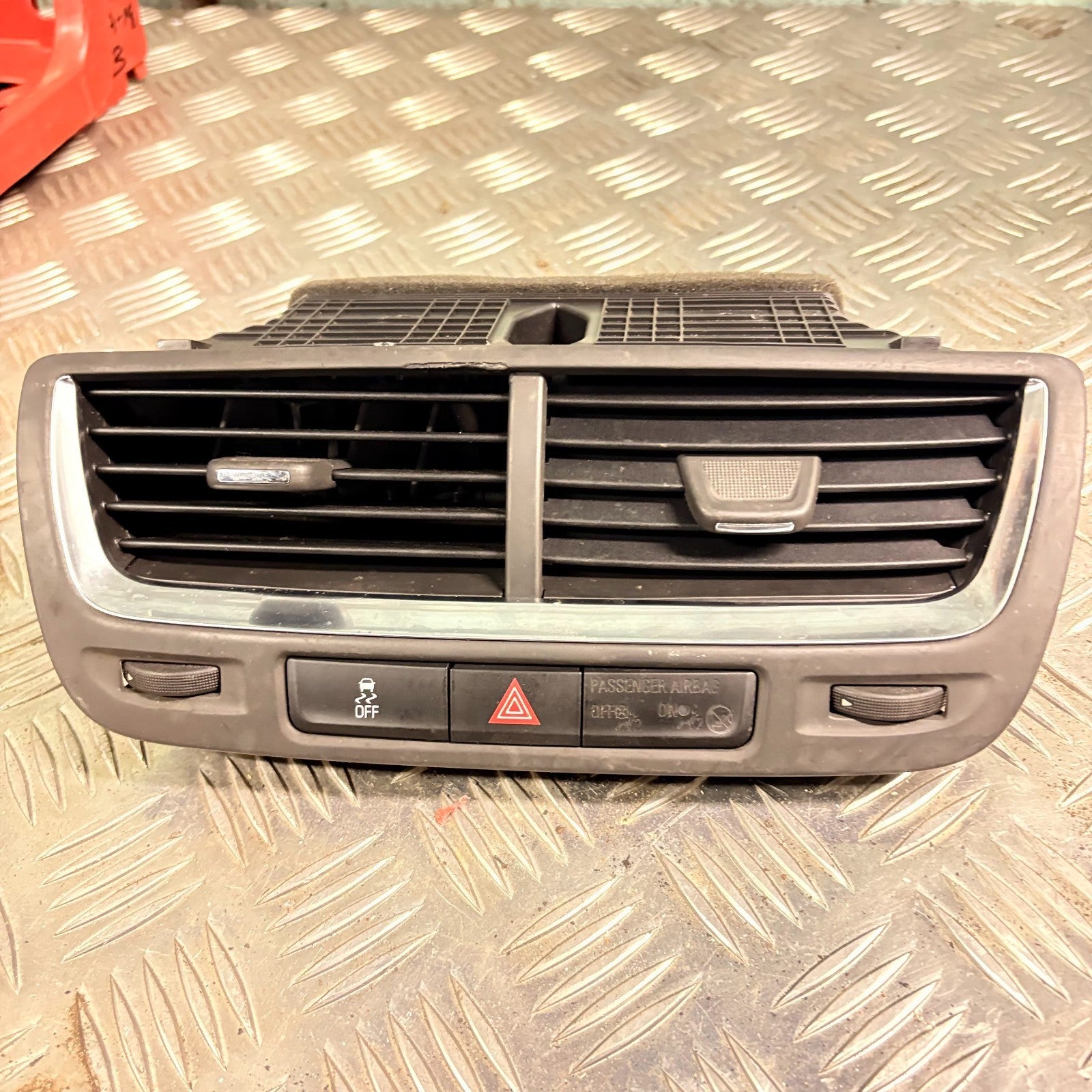 VAUXHALL MOKKA MK1 DASHBOARD AIR VENTS TRIM HAZARD SWITCH 2013 95016183