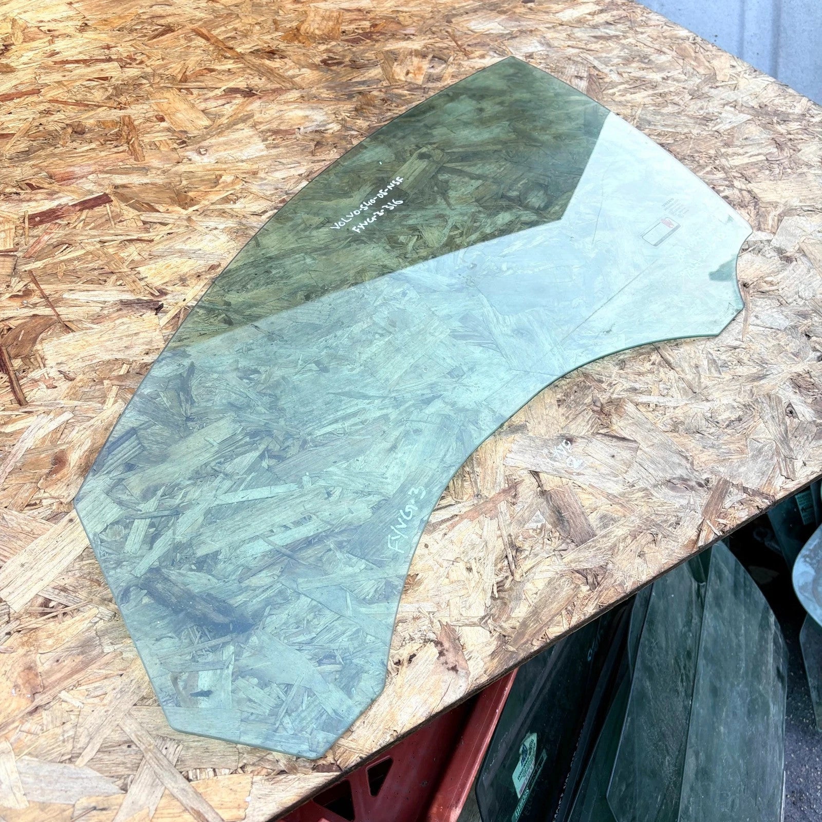 Volvo S40 Door-Drop Glass Front Left Passenger Side
