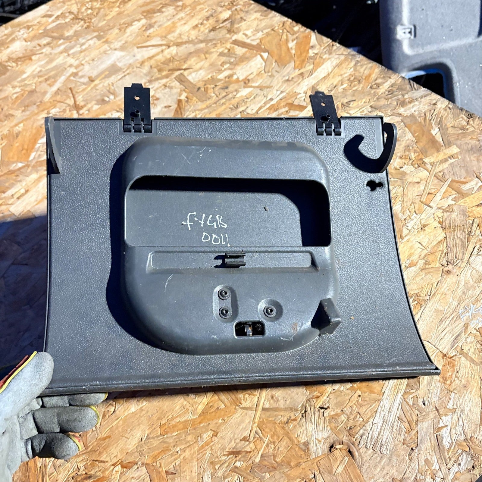 FORD FOCUS C-MAX 03-07 DASHBOARD GLOVE BOX STORAGE COMPARTMENT DOOR TRIM