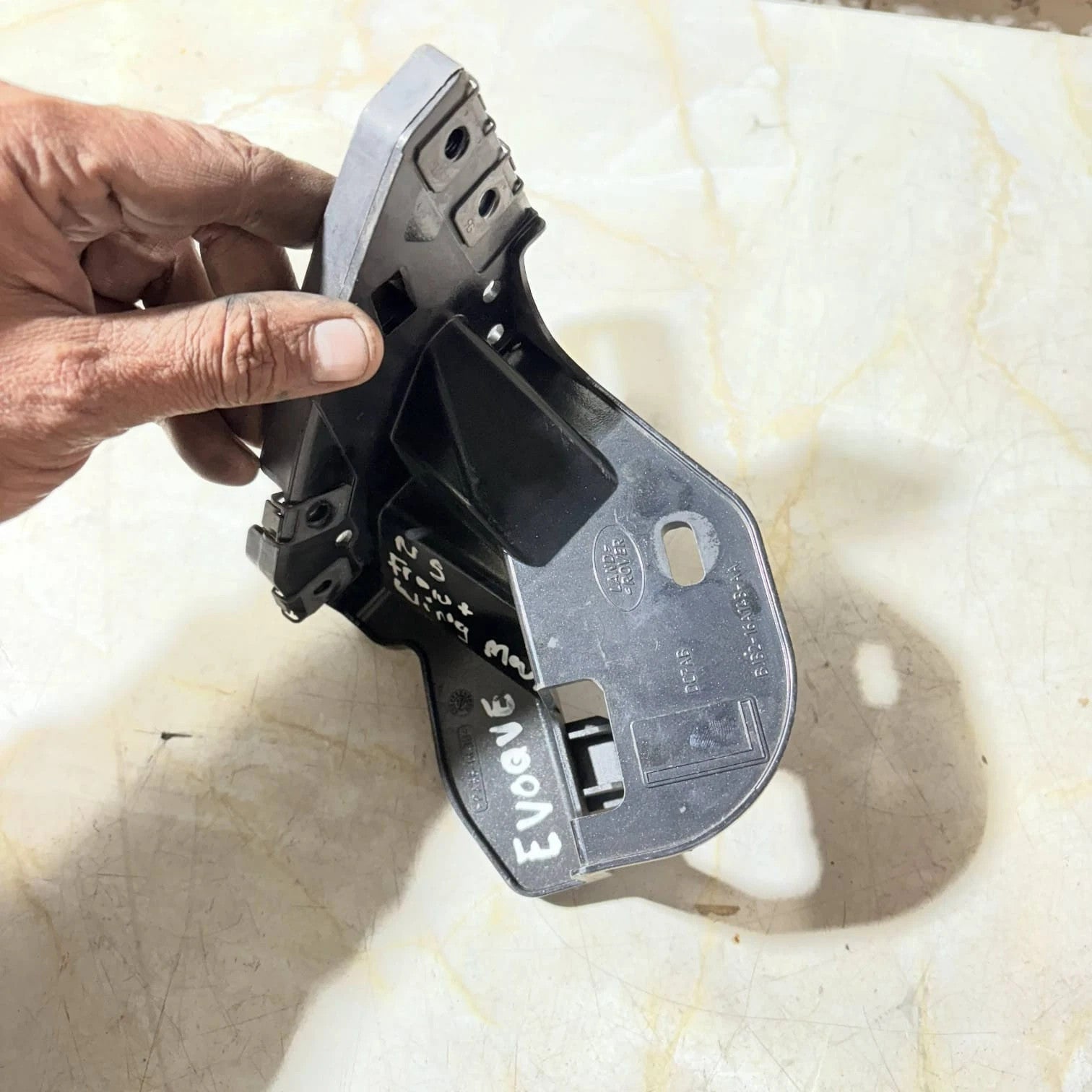 LAND ROVER EVOQUEF RONT WING MOUNT BRACKET LEFT SIDE L538 BJ32-16A143-AA