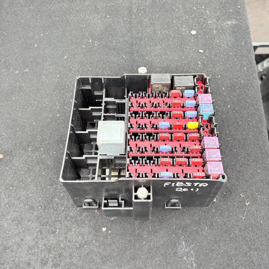 2011 Ford Fiesta Fuse Box 8V5T-14A005-DKE