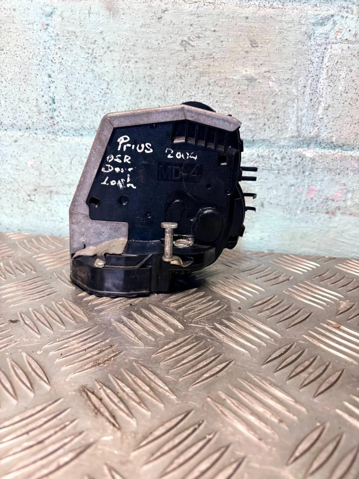 Toyota Prius 5 Door 2003-2009 o/s off driver right front Door Lock Mech