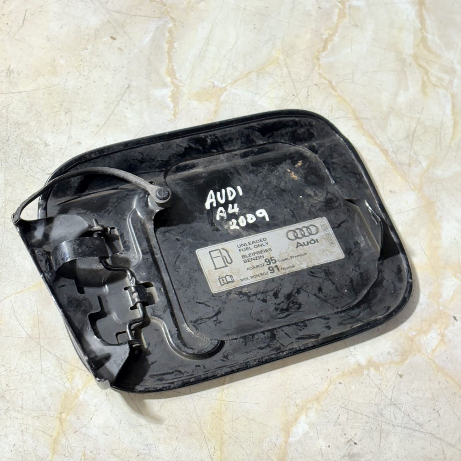 Audi A4 B6 B7 2000-2008 Petrol Fuel Flap Cover 8E0010183S