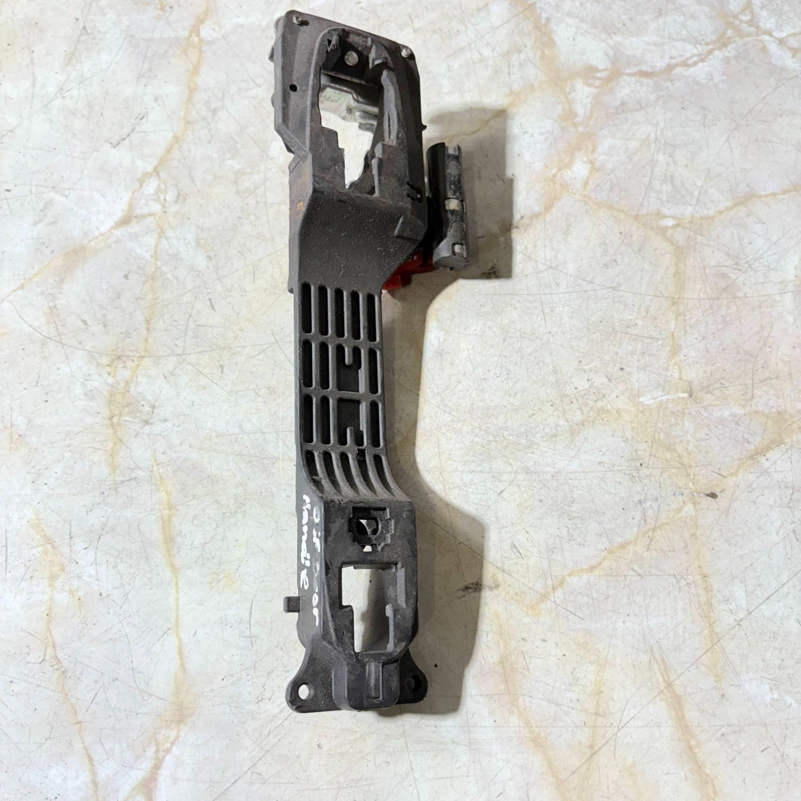 TOYOTA PRIUS XW20 2004-2009 DOOR HANDLE BRACKET DRIVER SIDE FRONT
