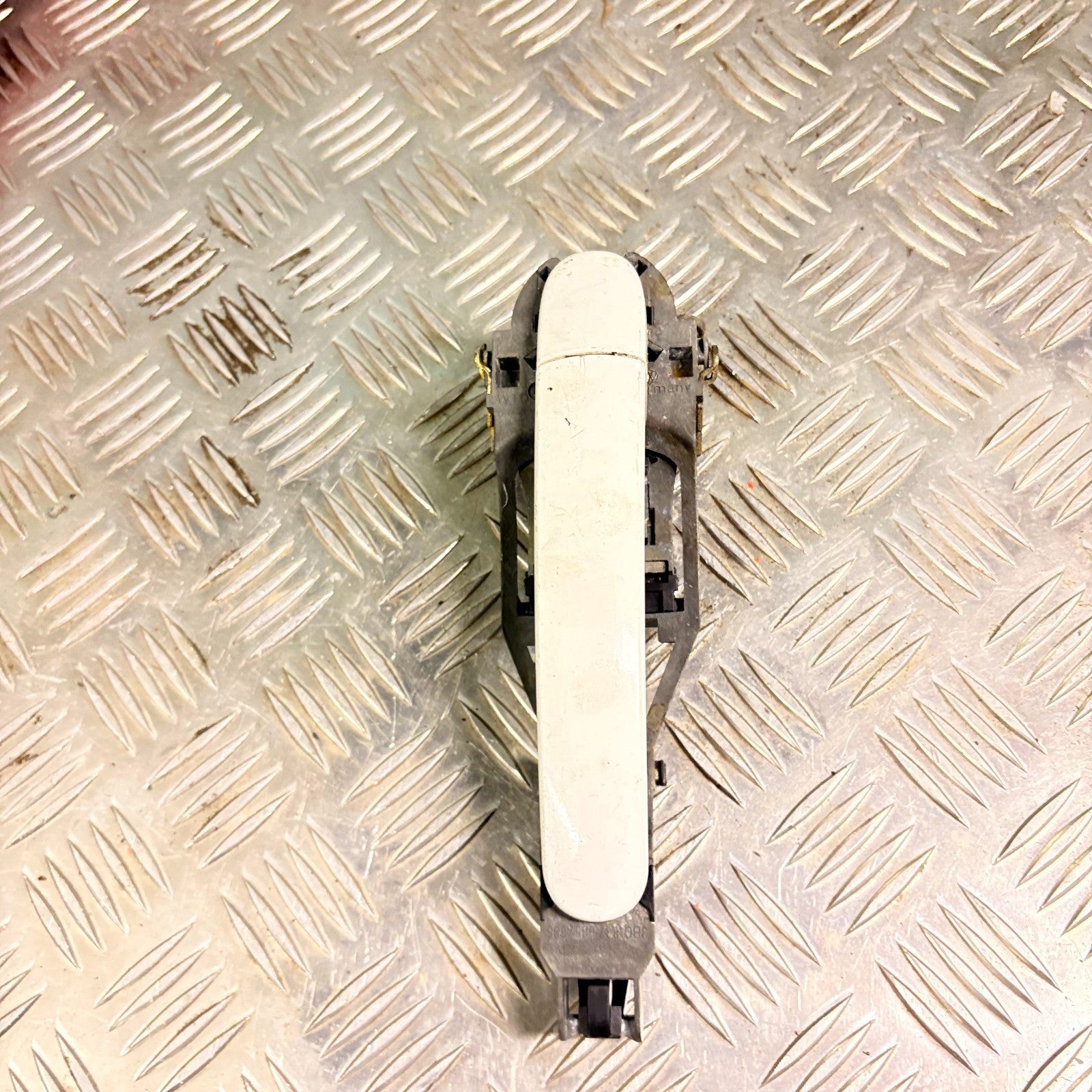 SKODA SUPERB 2002 EXTERIOR DOOR HANDLE FRONT LEFT PASSENGER SIDE