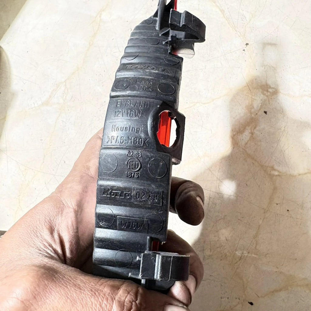 e111675 Auxiliary Brake Light Stop Lamp 12v16w Toyota Corolla DE721334-02 2006