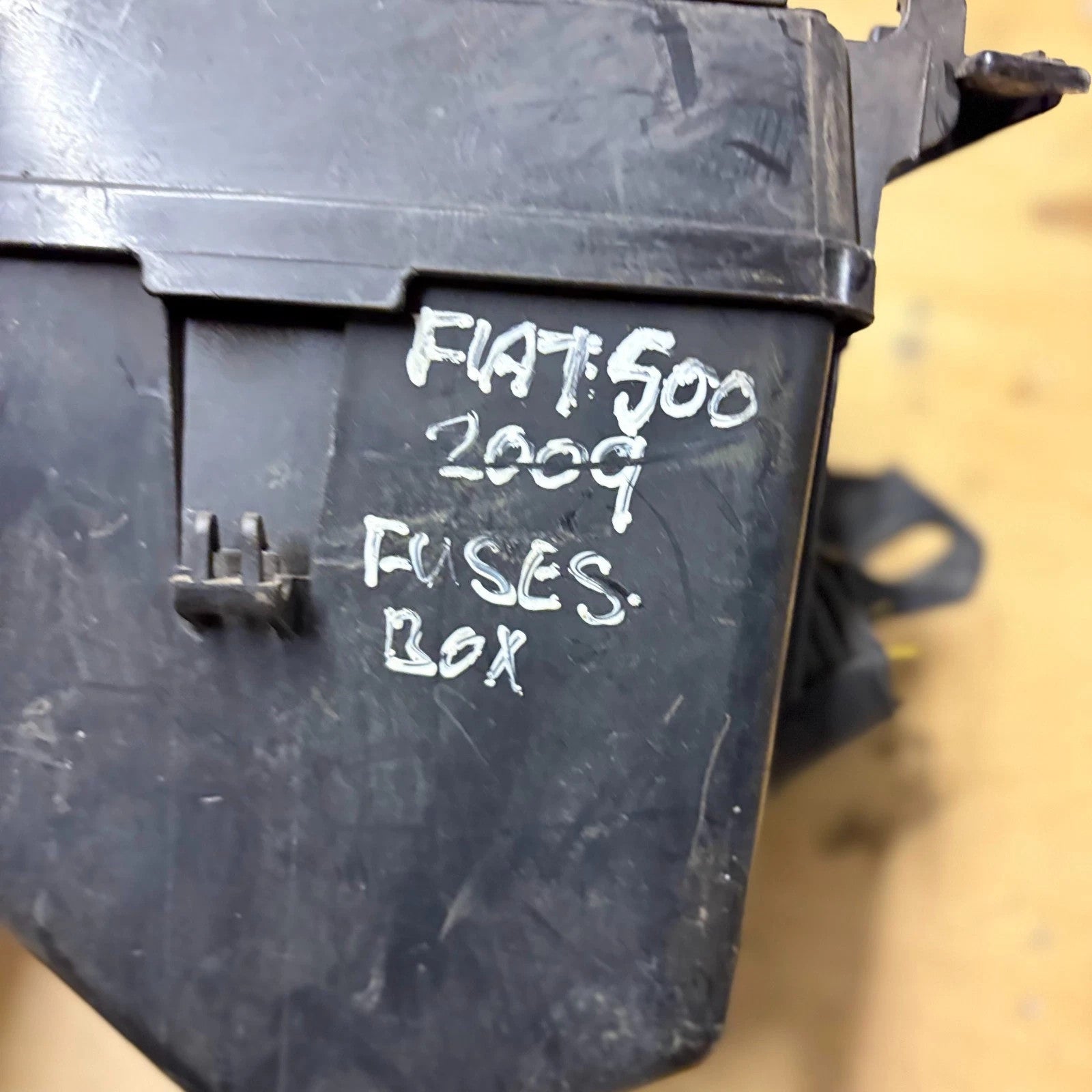 Fiat 500 2009 Engine Bay Fuse Box Relay Box Under Bonnet Power Distribution