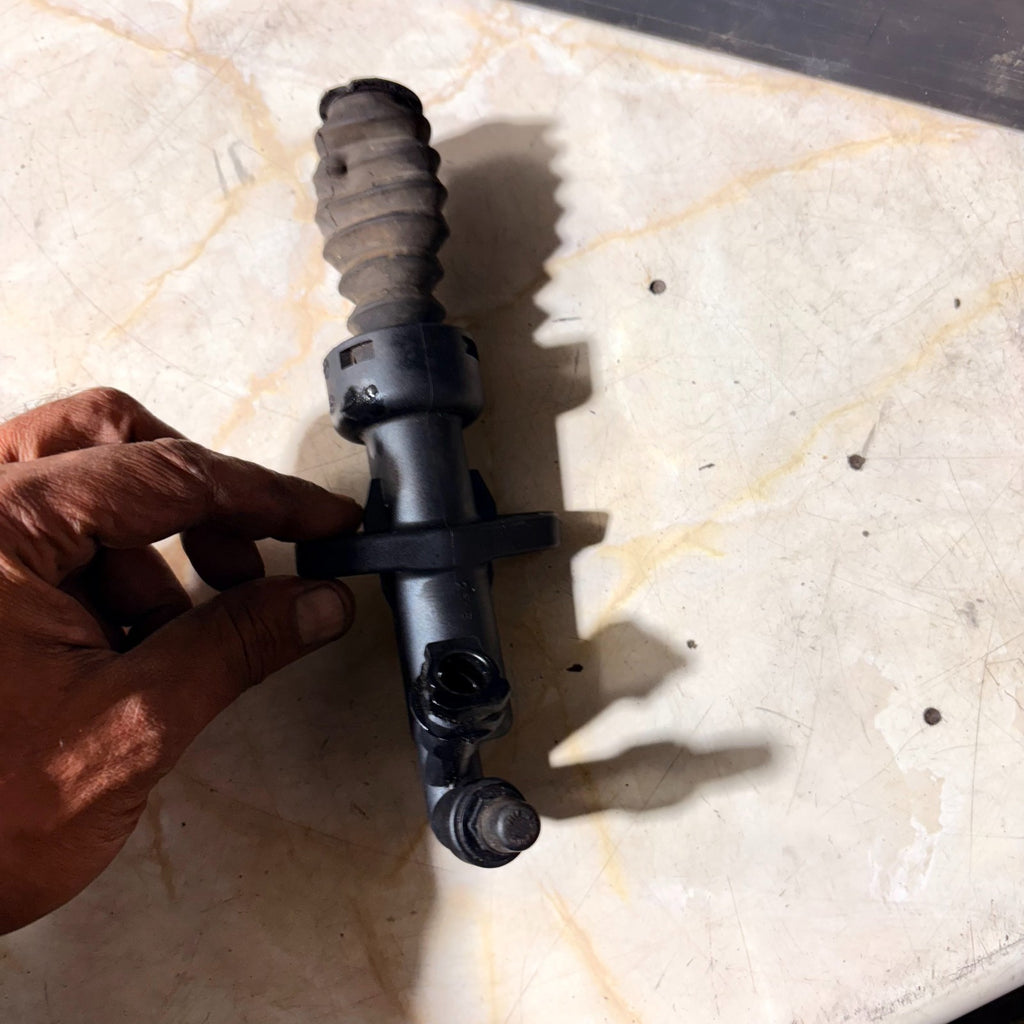PEUGEOT 407 SW SE ESTATE 2004-2010 CLUTCH MASTER CYLINDER