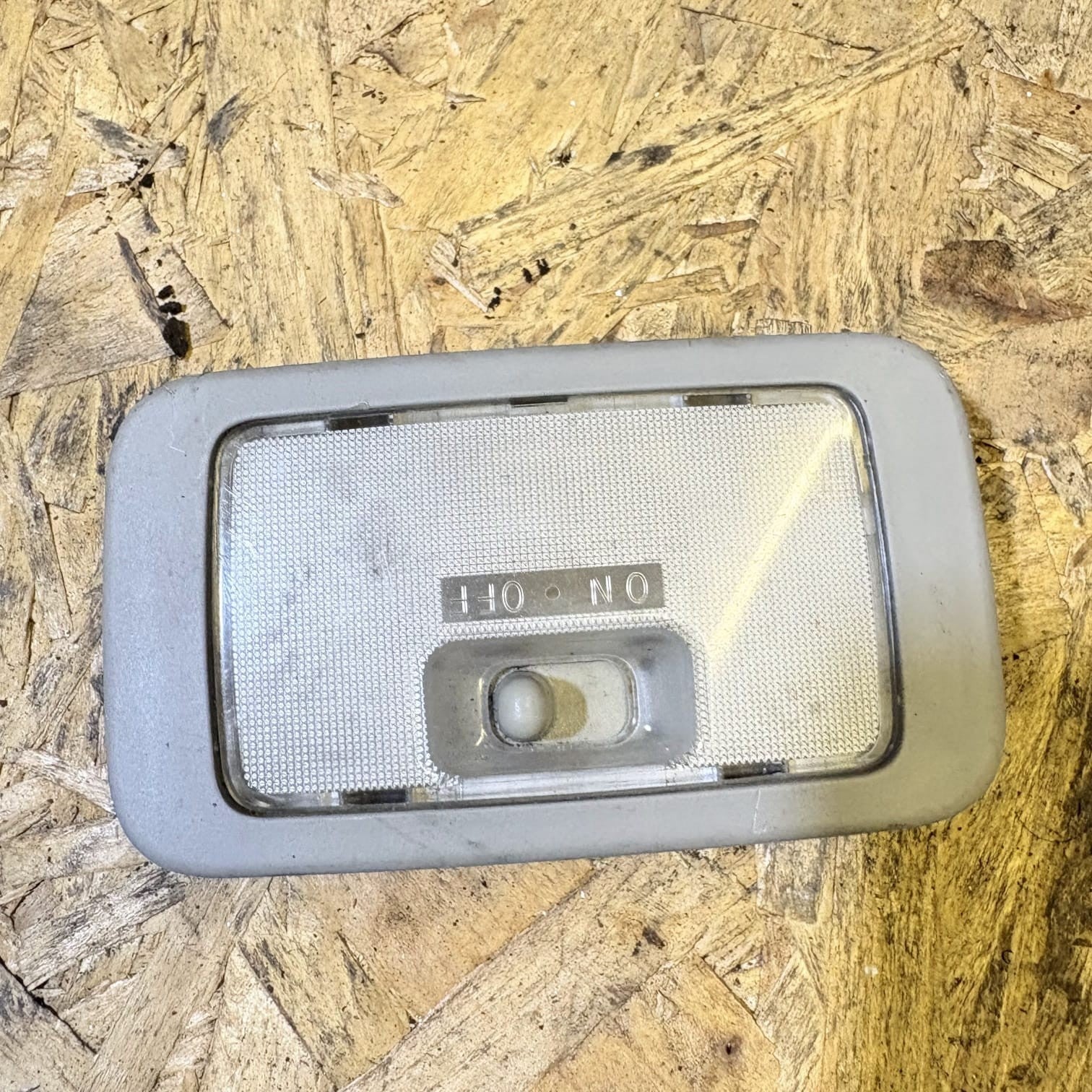 Mitsubishi Shogun MK3 00-06 Rear Roof Interior Reading Light Lamp Dome OEM
