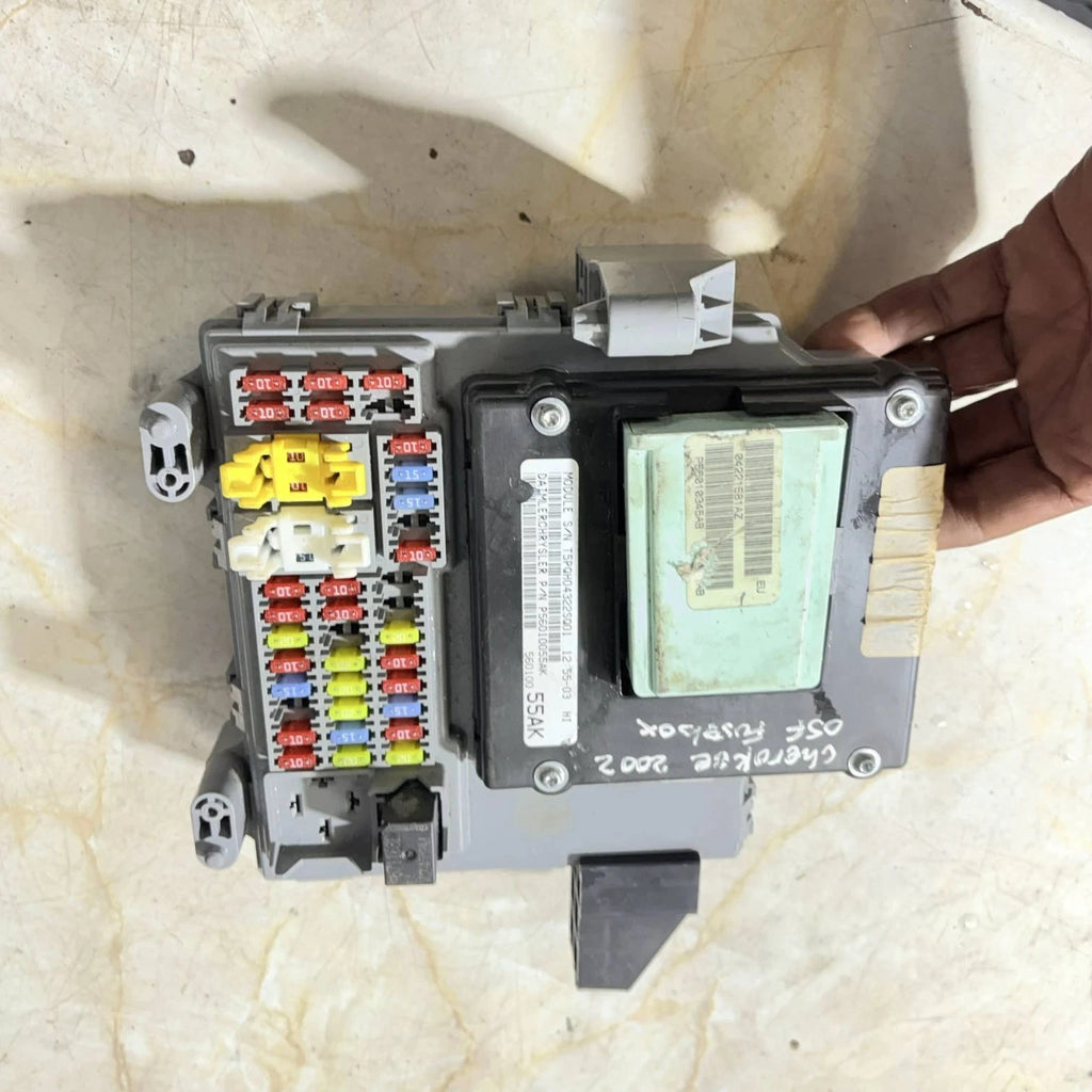 Jeep Cherokee KJ 2001-2007 Body Control Module ECU Driver Front Right
