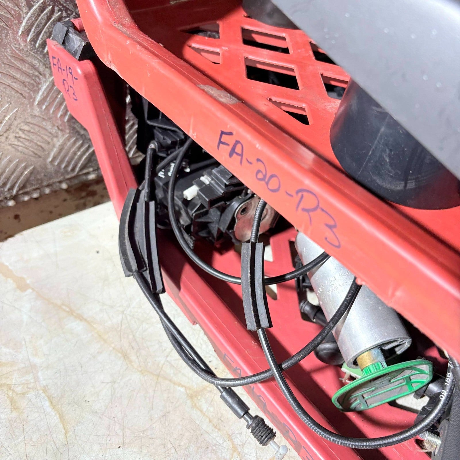 HYUNDAI I20 2008-2014 Mk1 YAW RATE SENSOR 95690-3K500