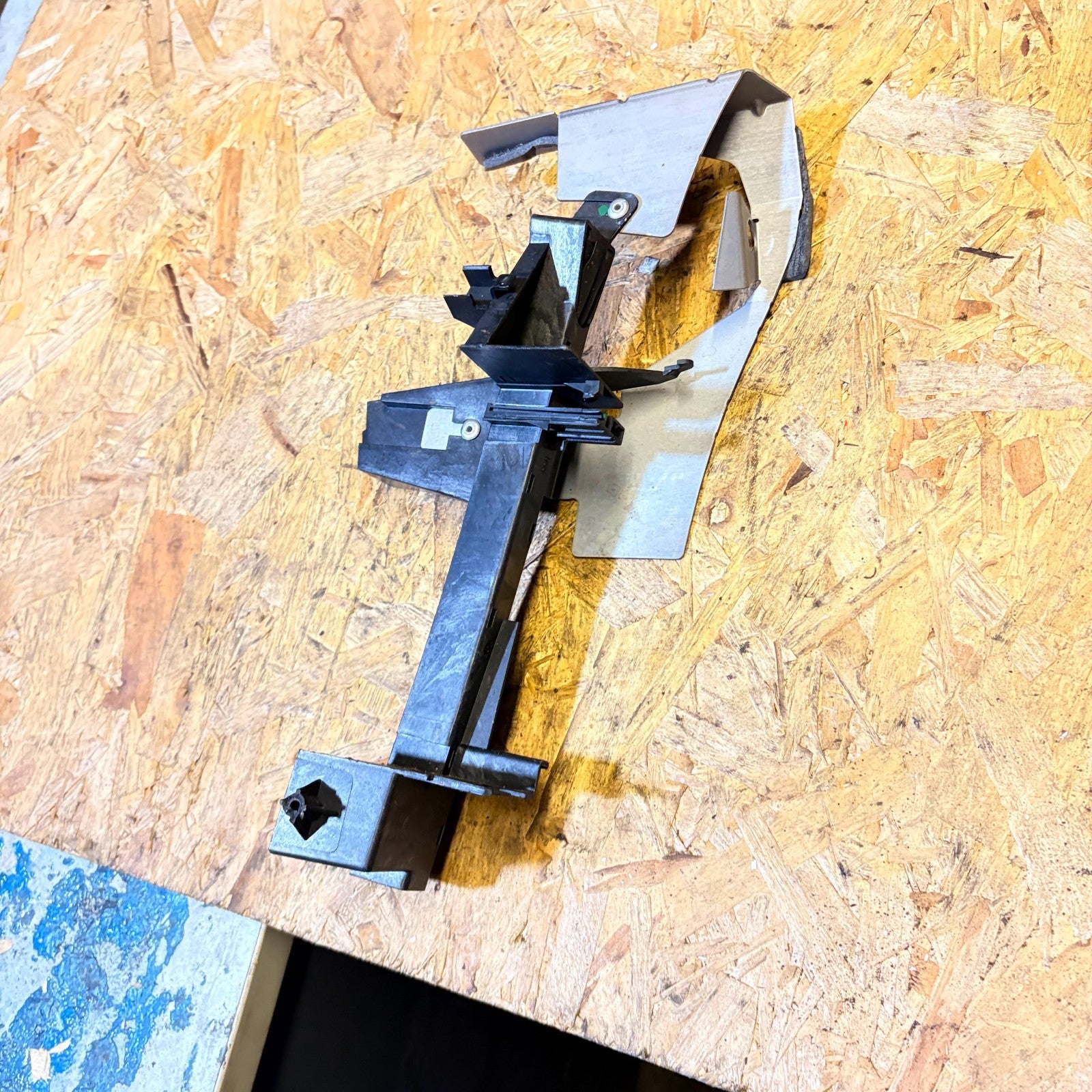 FORD FIESTA 2021 Front Right Door Lock Frame Holder H1BB-B21978-BA
