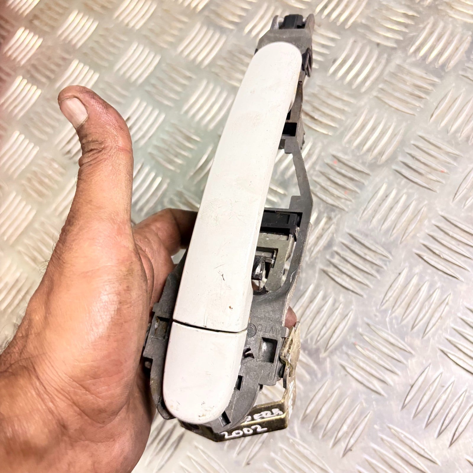 SKODA SUPERB 2002 EXTERIOR DOOR HANDLE FRONT LEFT PASSENGER SIDE