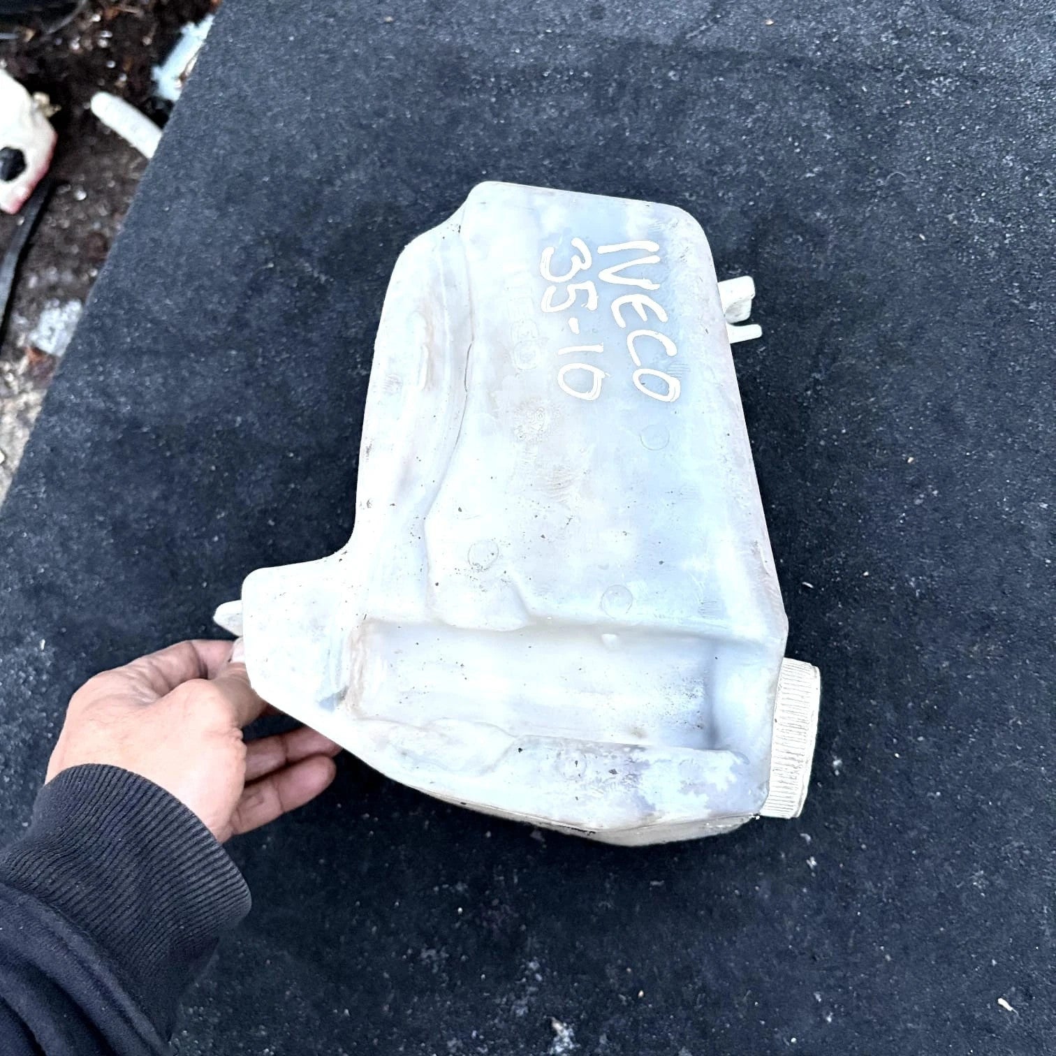 IVECO DAILY II FROM 89 GLASS WASHER TANK TANK TANK WITH PUMP COD:93928338