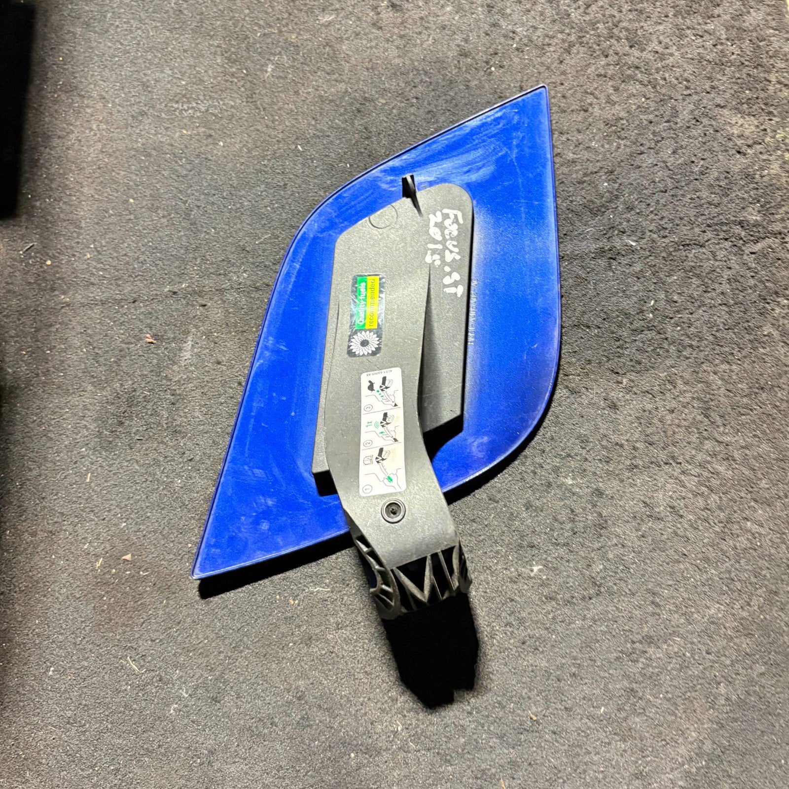 BM51-A405A02-AC FORD FOCUS FUEL FLAP BLUE 2015