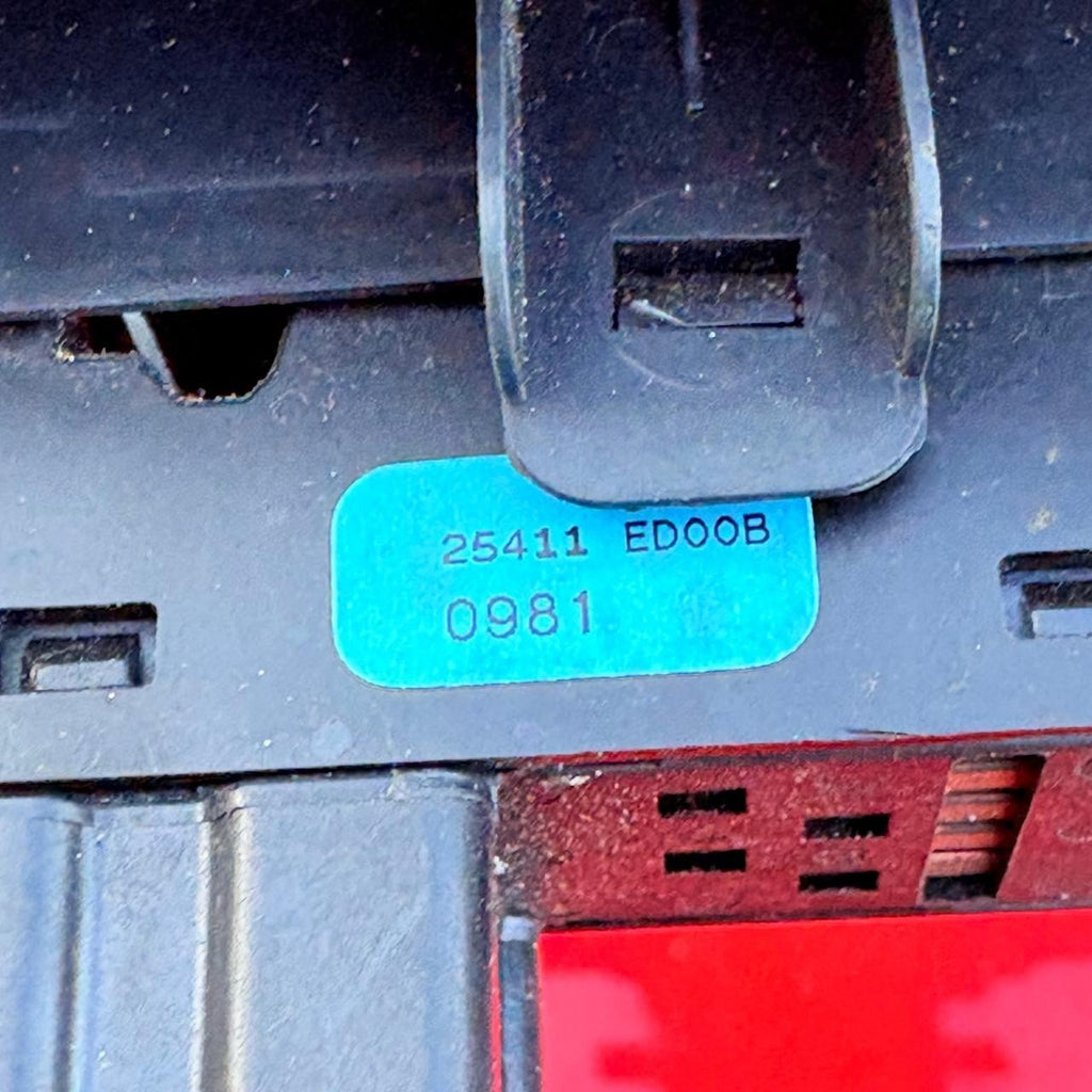 NISSAN NOTE E11 DRIVER SIDE REAR WINDOW SWITCH