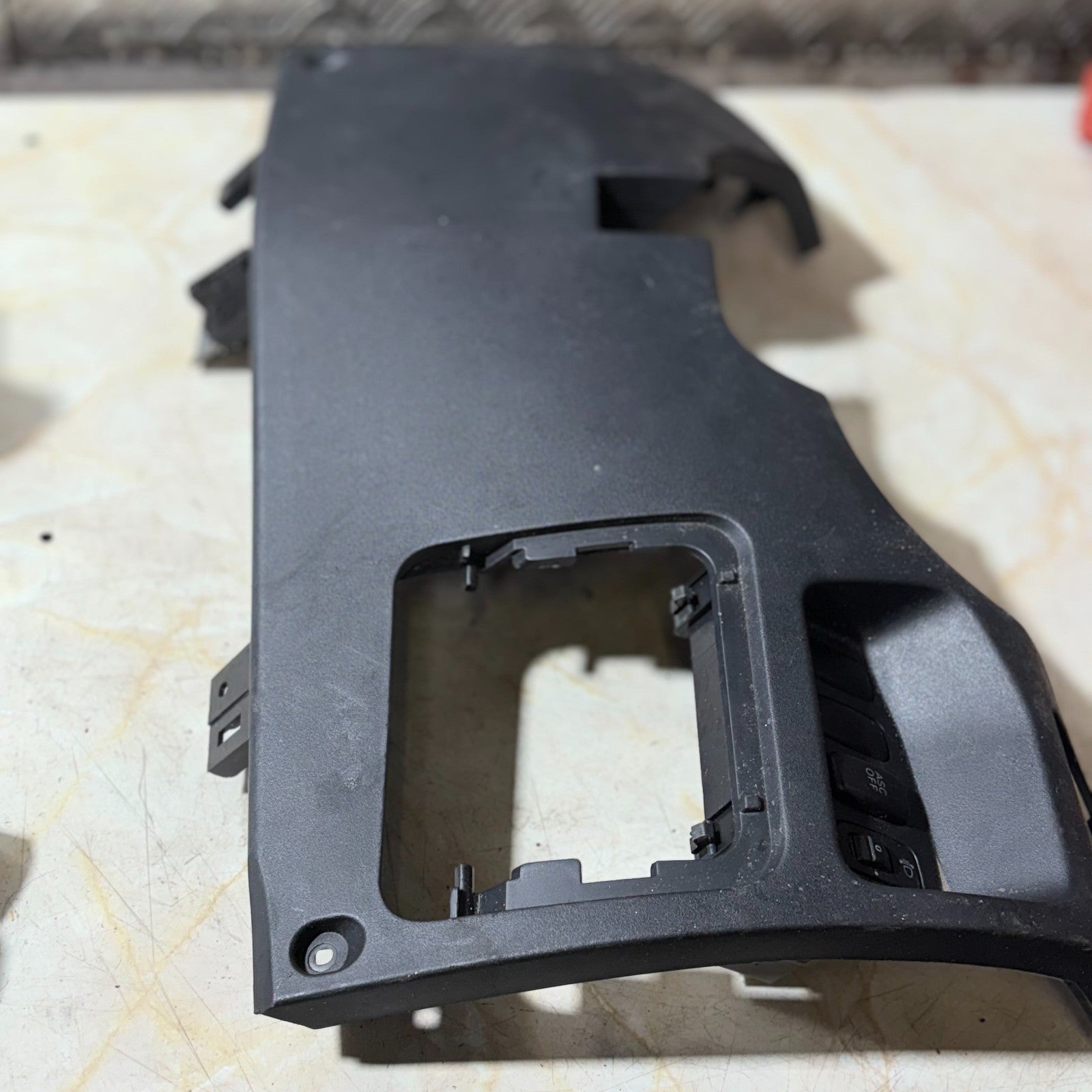 MITSUBISHI OUTLANDER 2006-2012 FRONT DRIVER RIGHT LOWER TRIM PANEL 800ZA057