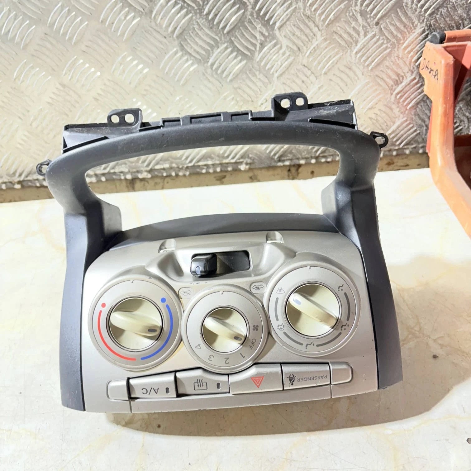 Daihatsu Sirion Mk2 5dr 2005-2010 Heater A/C Control Panel 8C138E22