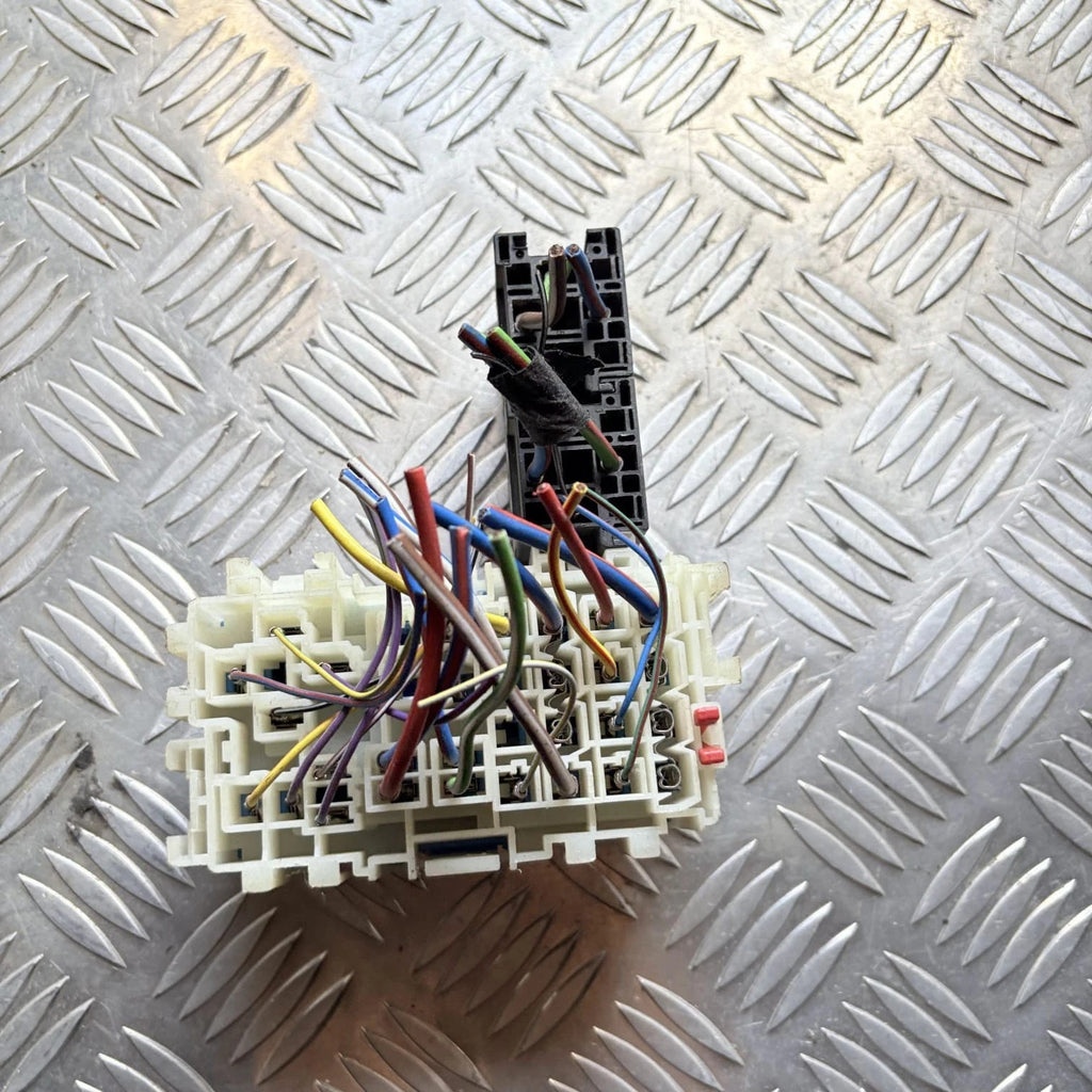 Land & Range Rover L538 Rear Trunk Junction Fuse Relay Box Module DH22-14B192-CA