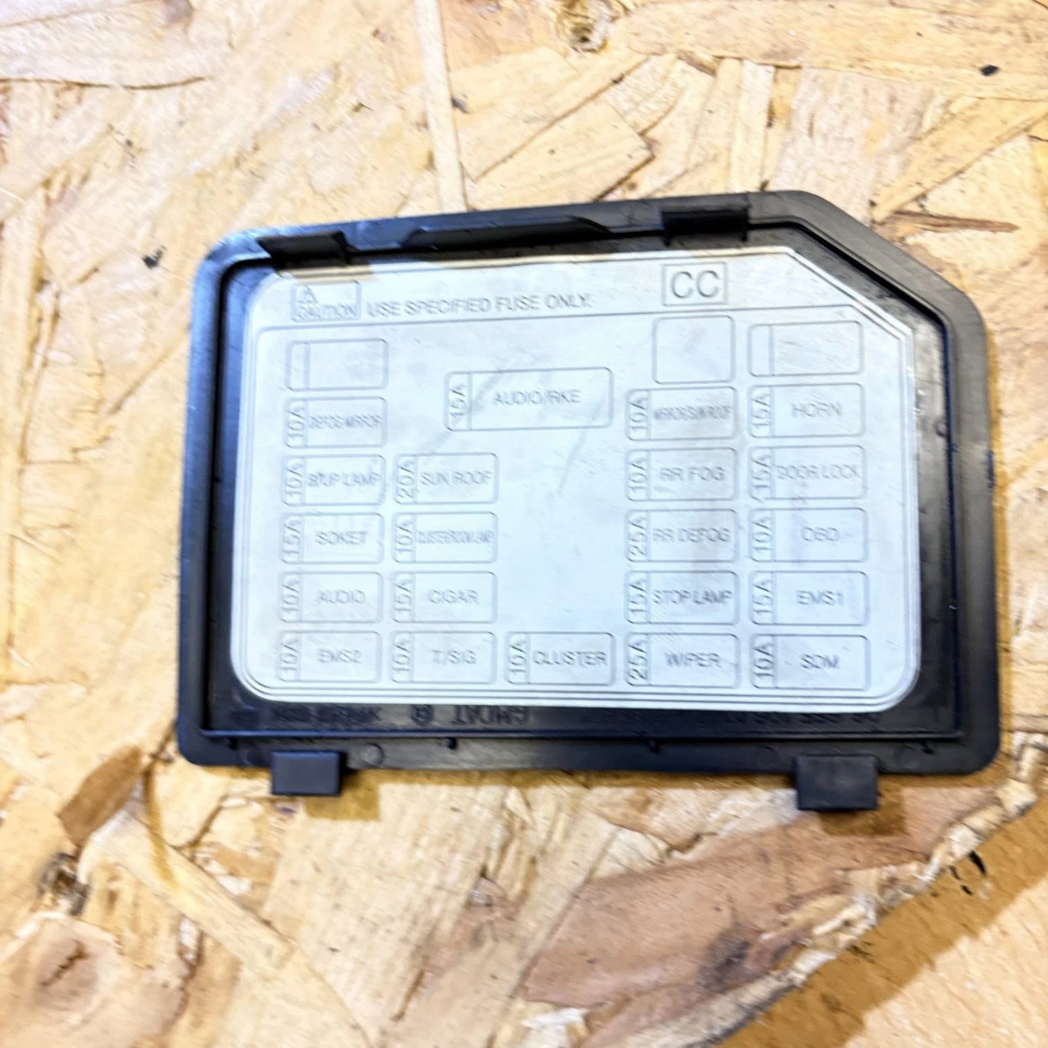 Chevrolet Aveo 2009-2011 Dash Fuse Box Cover Lid 96655192 Interior Panel